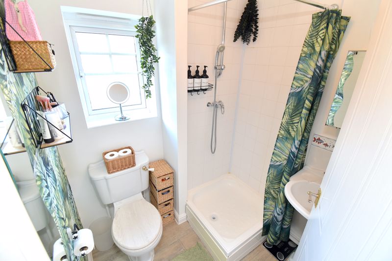 Ensuite- click for photo gallery